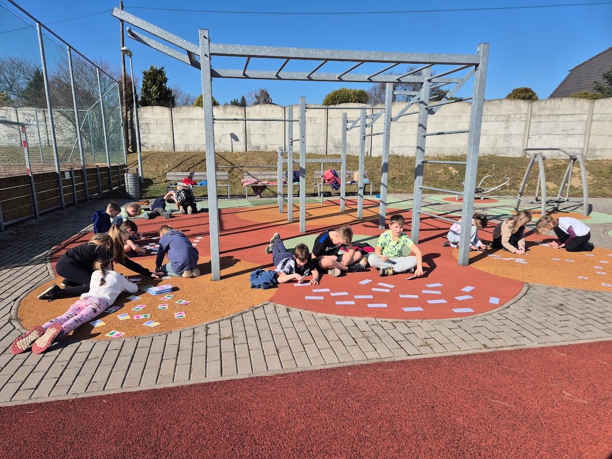 ZŠ 17. listopadu UČÍ VENKU!